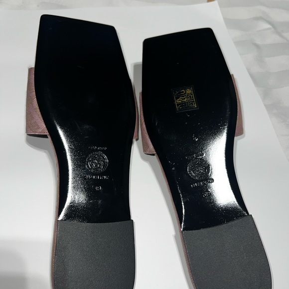Versace all over flat slippers 39 - Picture 3 of 5